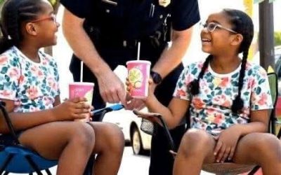 Neighbor calls the cops on two little girls selling lemonade — but she picked the wrong officer