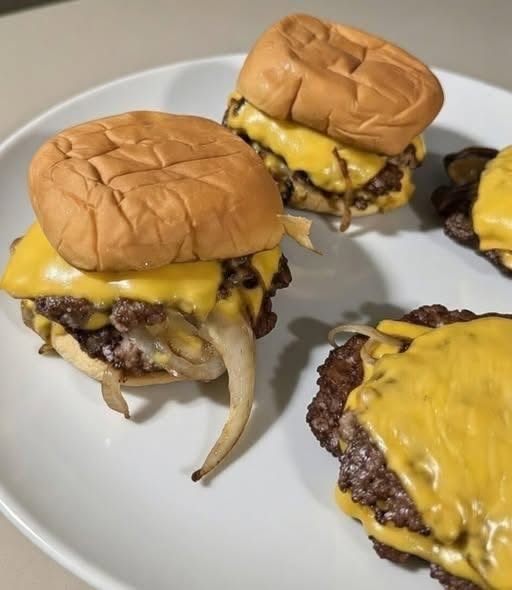 Do onions belong on burgers?